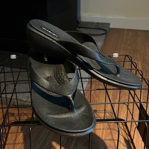 Okabashi flip-flop wedges